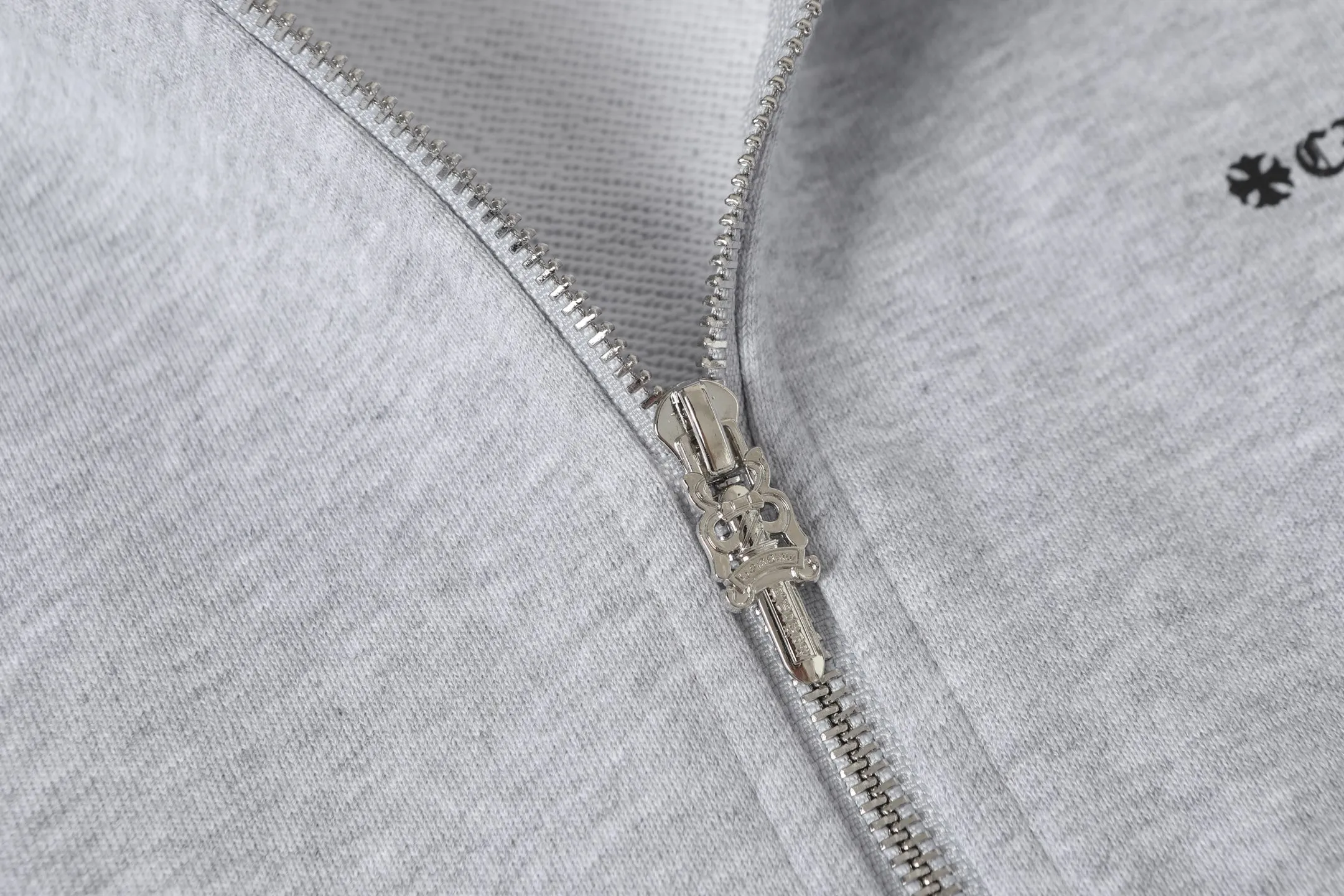 P260 -Chrome Hearts/Chrome Hearts Big Sword🗡️Print zipper sweatshirt cardigan jacket -High weight, high density and high quality. The wool is soft and delicate, soft and silky to the touch. Excellent warmth and skin-friendly properties.